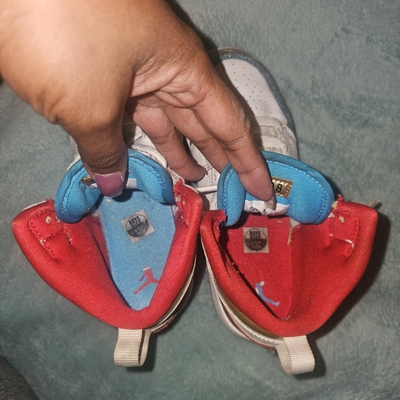 Jordan 1 Mid Unc To Chi Size 13C Kids' White, Gold, Red, and Blue Sneakers - Picture 9 of 16